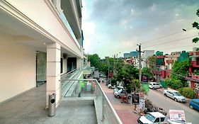 Staayz Premium Gurgaon